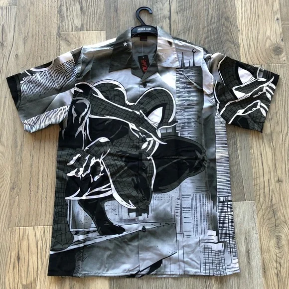 NWT Spider-Man Button Down Short Sleeve Tee Small
